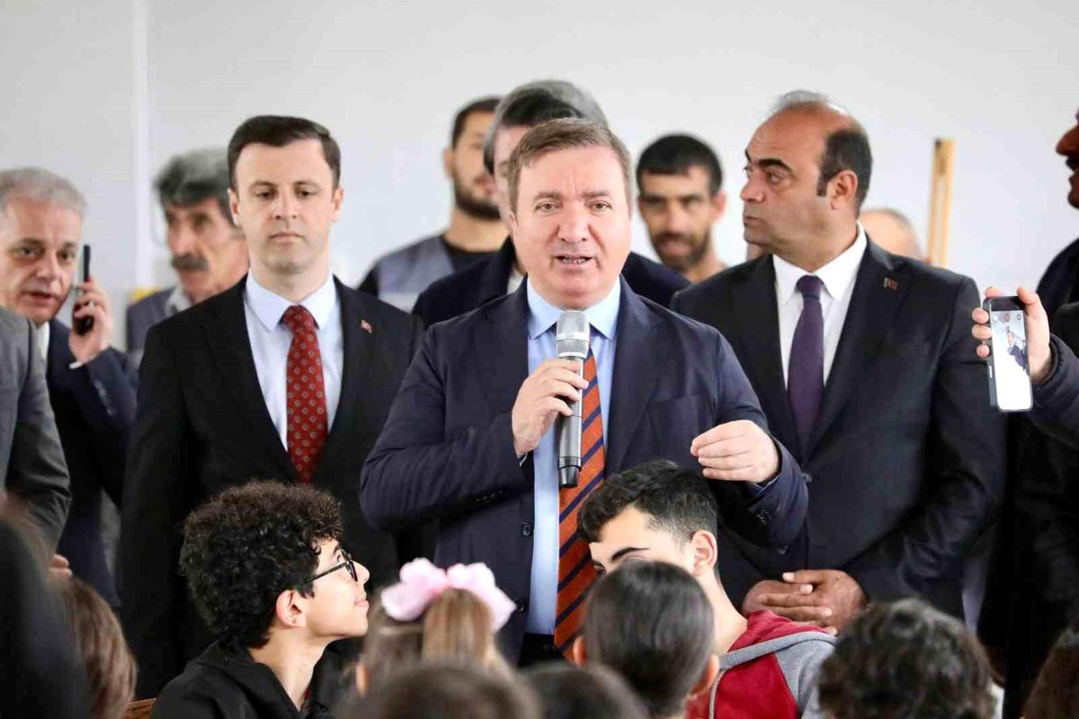 Vali Aydoğdu’dan gençlere hem değer hem spor vurgusu