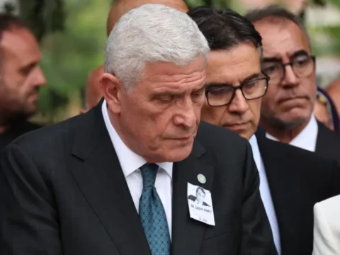 Musavat dervisoglu sadik ahmetin mirasina sahip cikmak siyasi sorumlulugumuzdur NibLsmeT